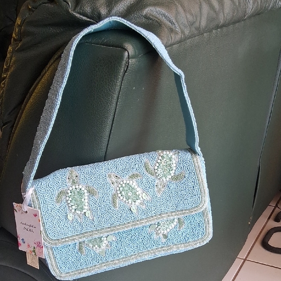 Viral Beaded Sea Turtle Design Shoulder bag. NWT. Absolutely gorgeous!! - Picture 4 of 13
